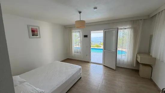 In Dalyan Gökbel mit See- und Meerblick 4+1 Villa zu verkaufen