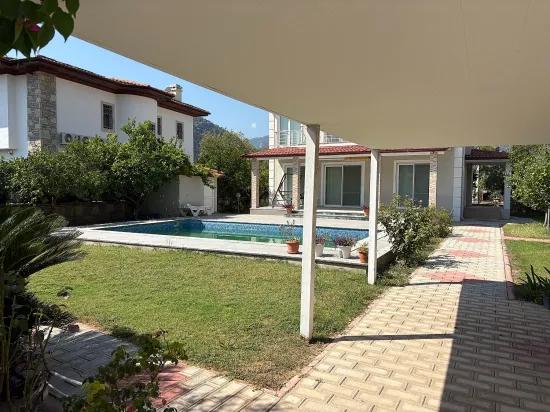 In Dalyan Gülpınar 520m2 Grundstück, darin 4+1 Villa zum Verkauf