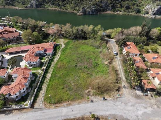 2600 M² Großes Grundstück In Dalyan Gülpınar, Direkt Am Kanal Gelegen, Mit 20% Tourismuszonierung Zu Verkaufen.