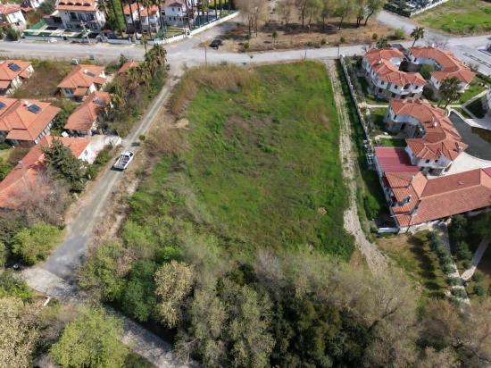 2600 M² Großes Grundstück In Dalyan Gülpınar, Direkt Am Kanal Gelegen, Mit 20% Tourismuszonierung Zu Verkaufen.