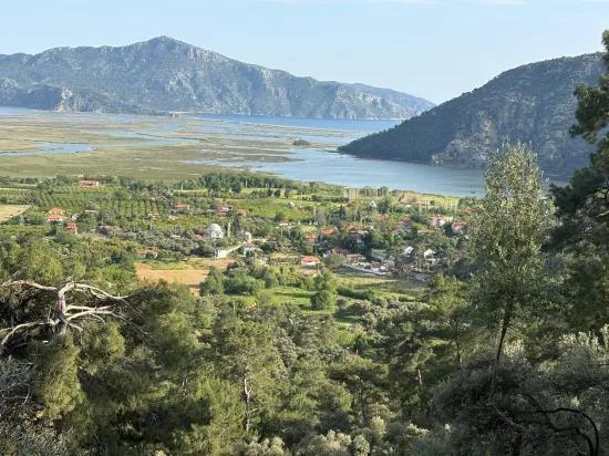 In Çandır, a 1252m2 field for sale with lake and nature view