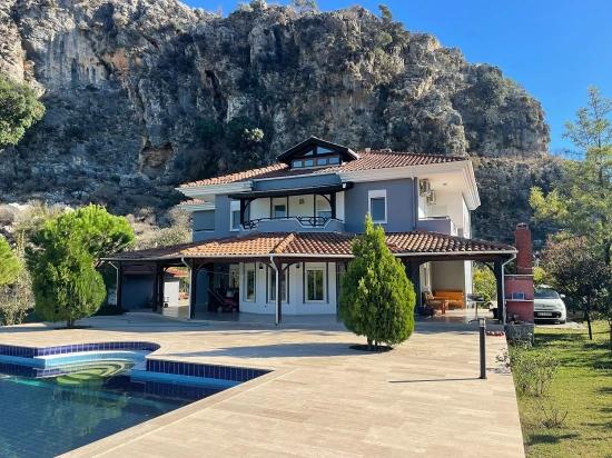 4+2 Villa For Sale On A 6000m2 Plot In Dalyan Gülpınar