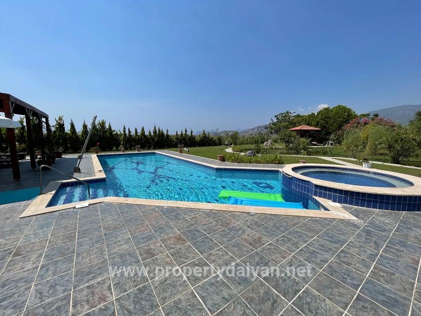 Dalyan İztuzu Manzaralı 7000m2 Arsa İçinde 4+1 Satılık Lüks Villa