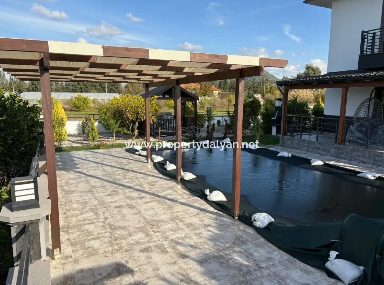 Eskiköy'de 14.136 M2 Tarla İçerisinde 4+1 Satılık Villa