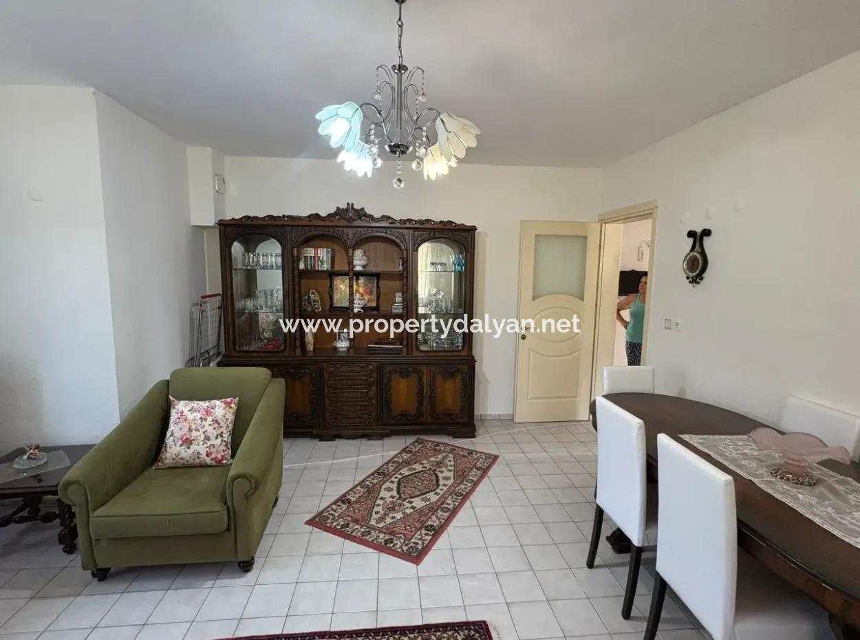 Okçular'da 514M2 Arsa İçerisinde 2 Katlı Satılık Ev