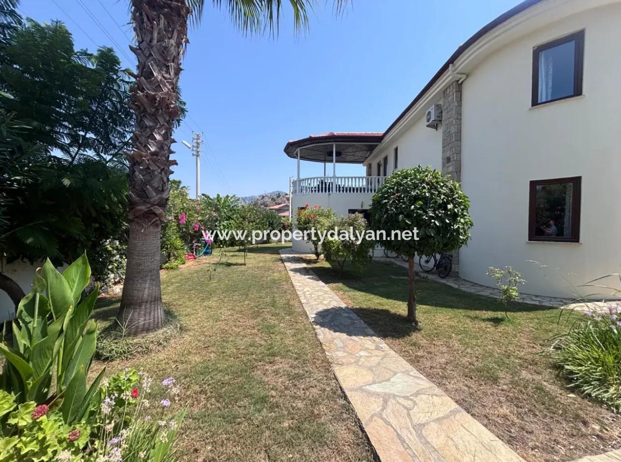 Dalyan Maraş'da Köşebaşında 980M2 Arsa İçin'de 5+1 Satılık Villa