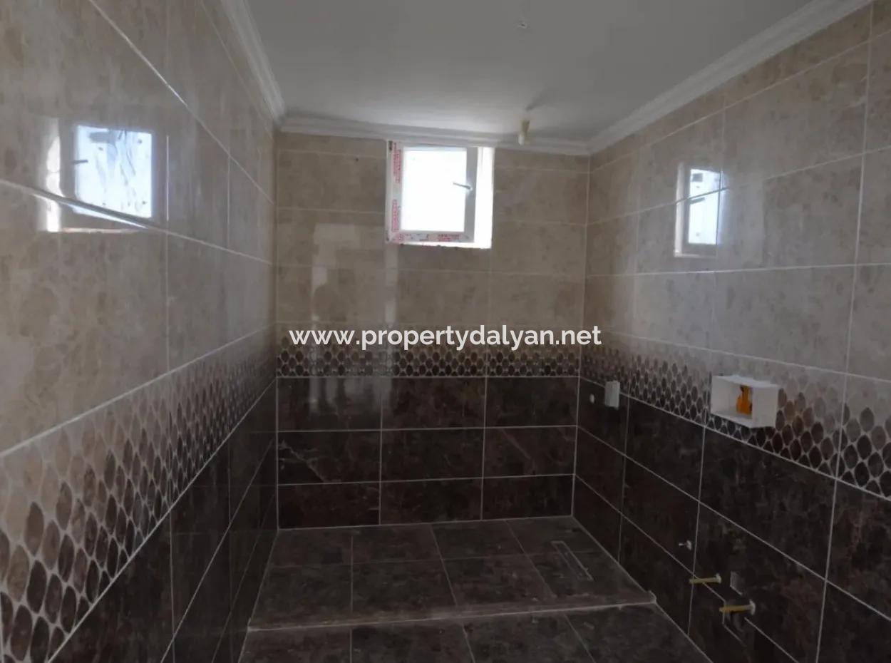 Dalyan Eskiköy'de Göl Manzaralı Satılık Villa