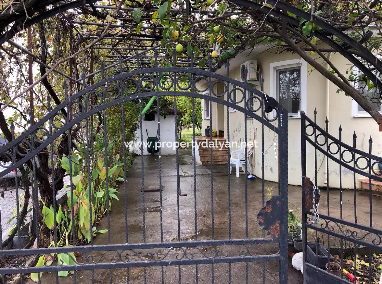 Okçular'da 1222M2 Arsa İçerisinde Satılık Tek Katlı Müstakil Ev