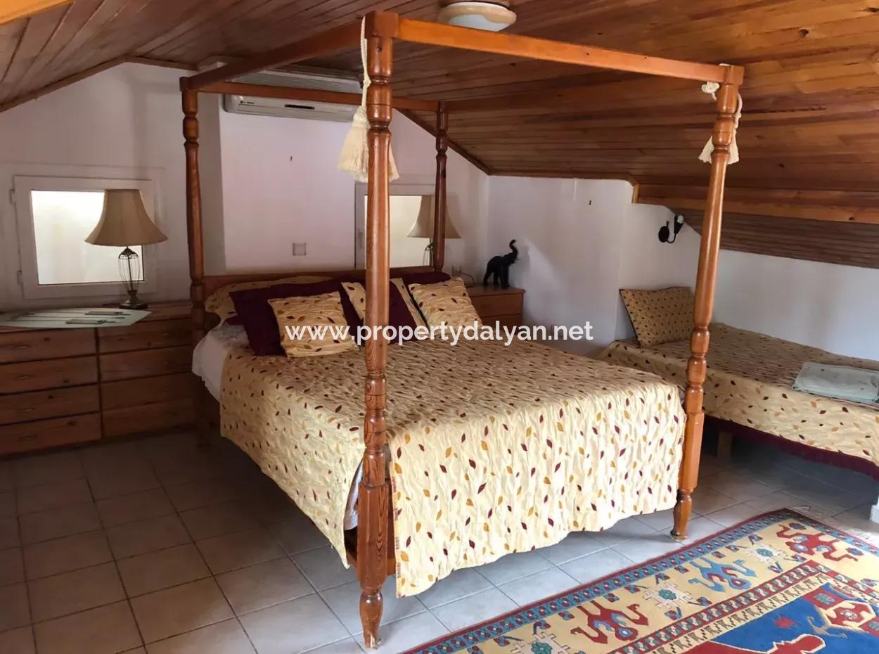 Dalyan Gülpınar'da 1100 M2 Arsa İçerisinde 6+1 Satılık Villa