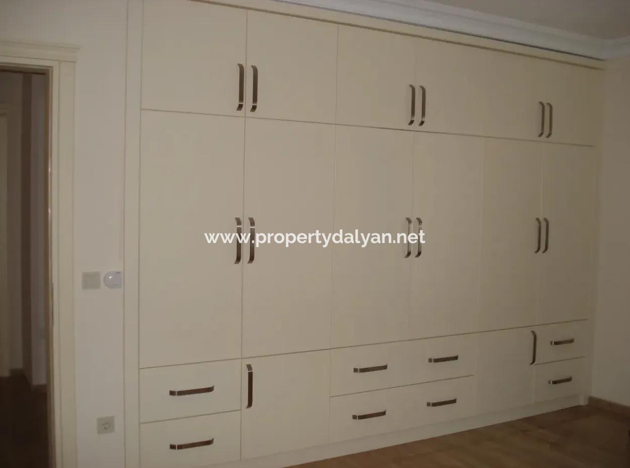 Dalyan'da Satılık Villa Dalyan Gülpınarda  800M2 Arsa İçerisinde 4+1 Salık Lüks Villa