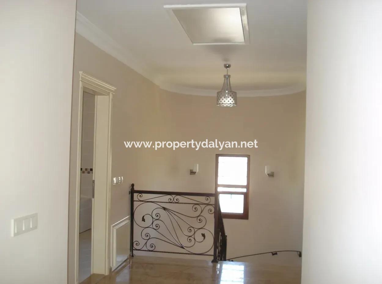 Dalyan'da Satılık Villa Dalyan Gülpınarda  800M2 Arsa İçerisinde 4+1 Salık Lüks Villa